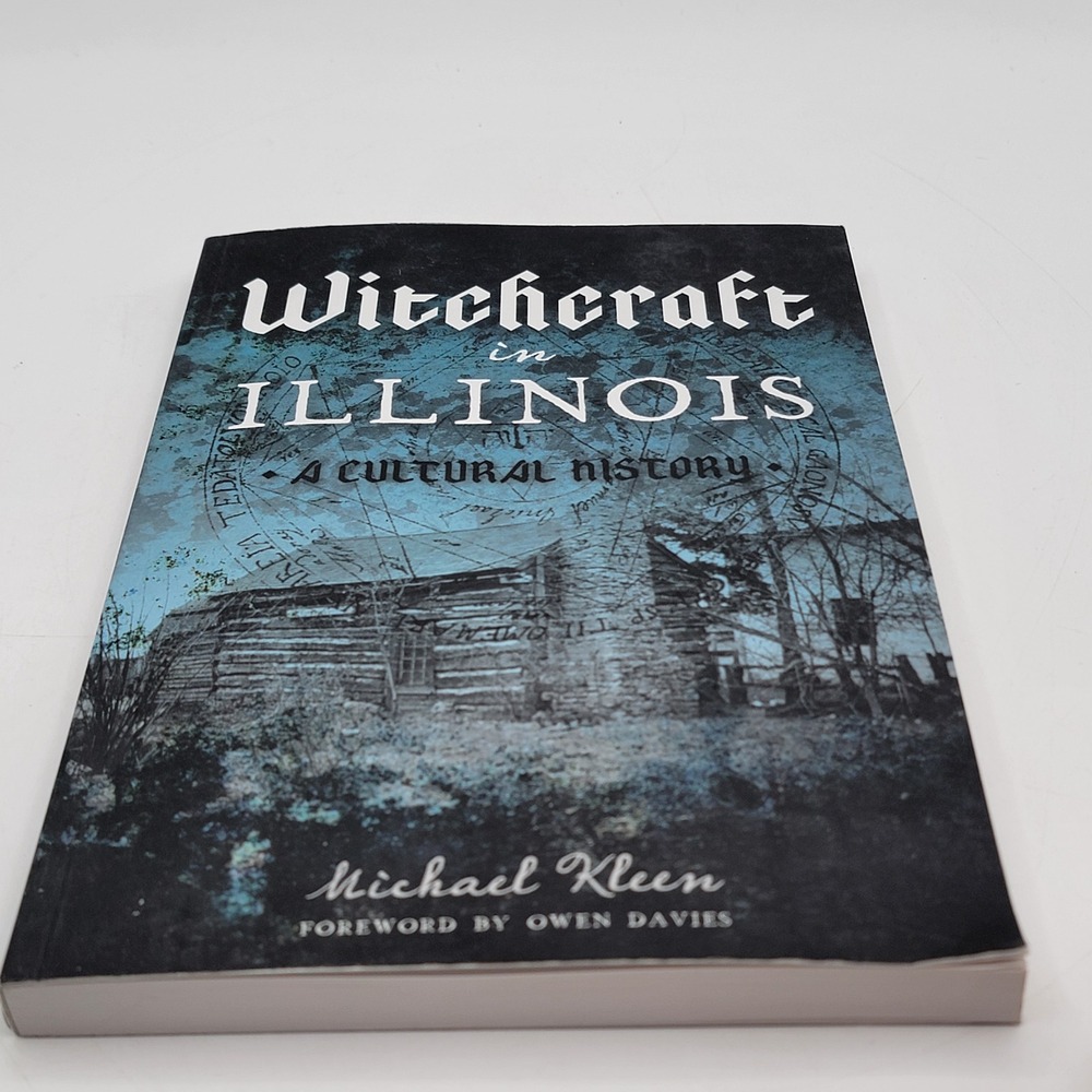 Michael Kleen Witchcraft in Illinois A Cultural History Paperback 2017 Good‎